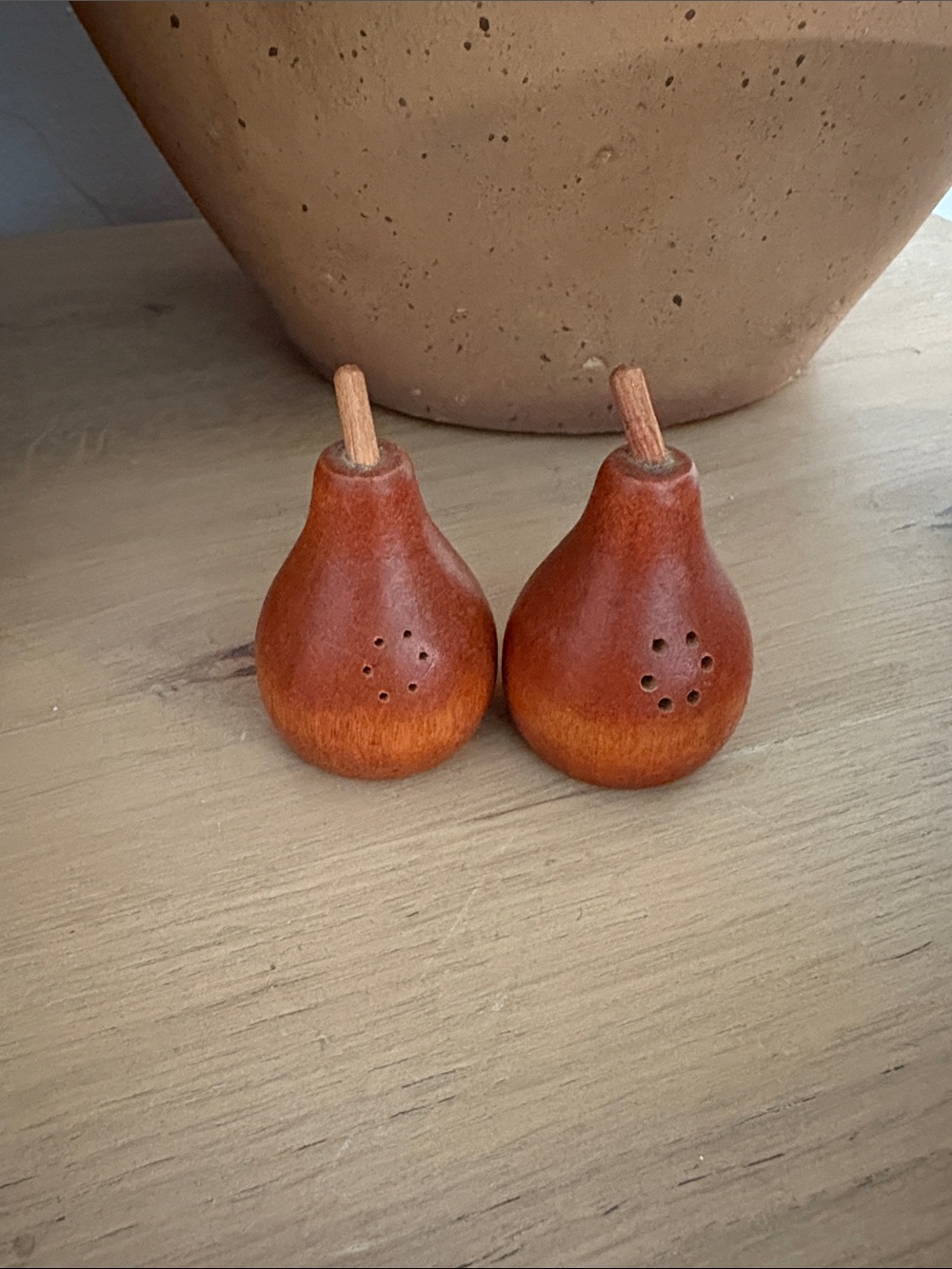 Vintage Wooden Pear Salt & Pepper Shakers Mini Fruit Kitchen Decor - Picture 4 of 8